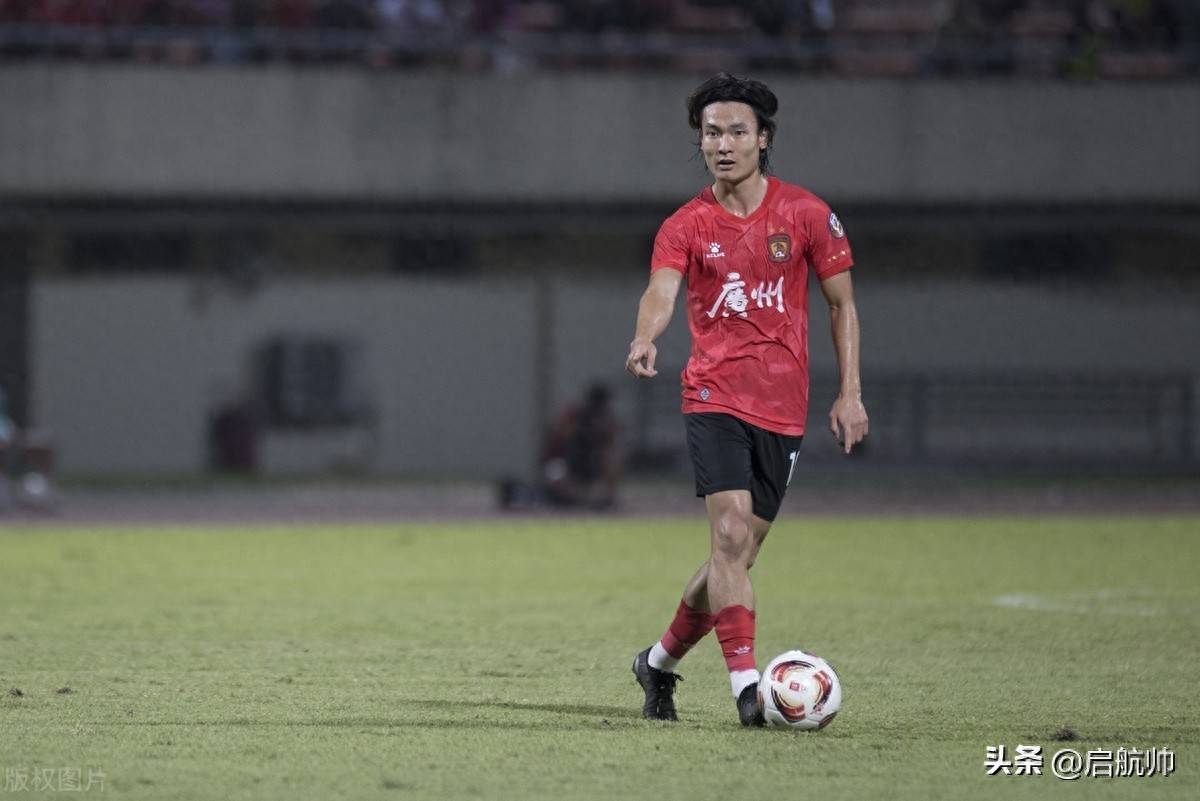 爱游戏在线关于欧超杯倒计时；广州队转会期迎来里程碑；细节引发关注；质疑声仍在；年轻球员得到机会的信息